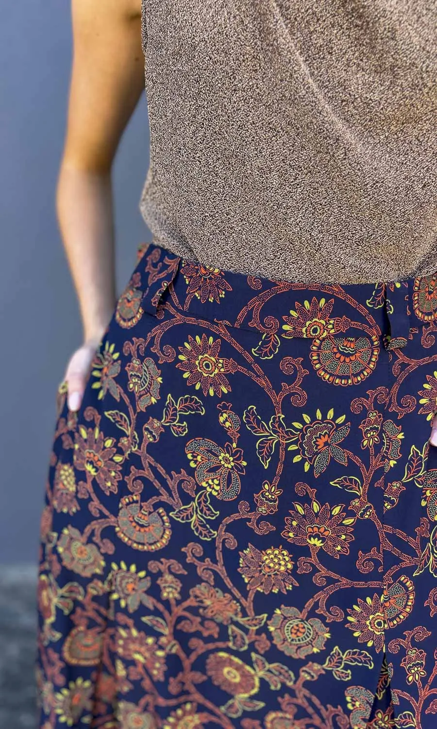 Momoni Takuma Longer length Silk Skirt