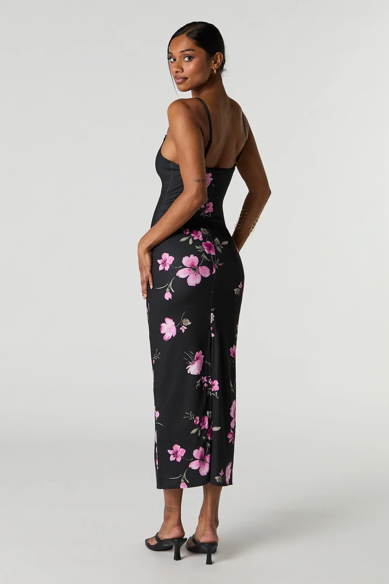 Robe midi profilée avec liséré de dentelle