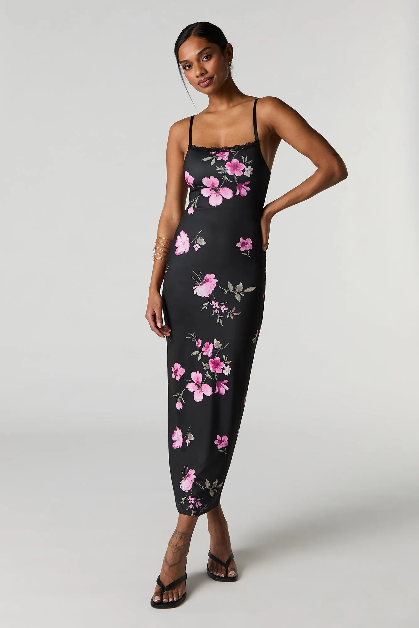 Robe midi profilée avec liséré de dentelle