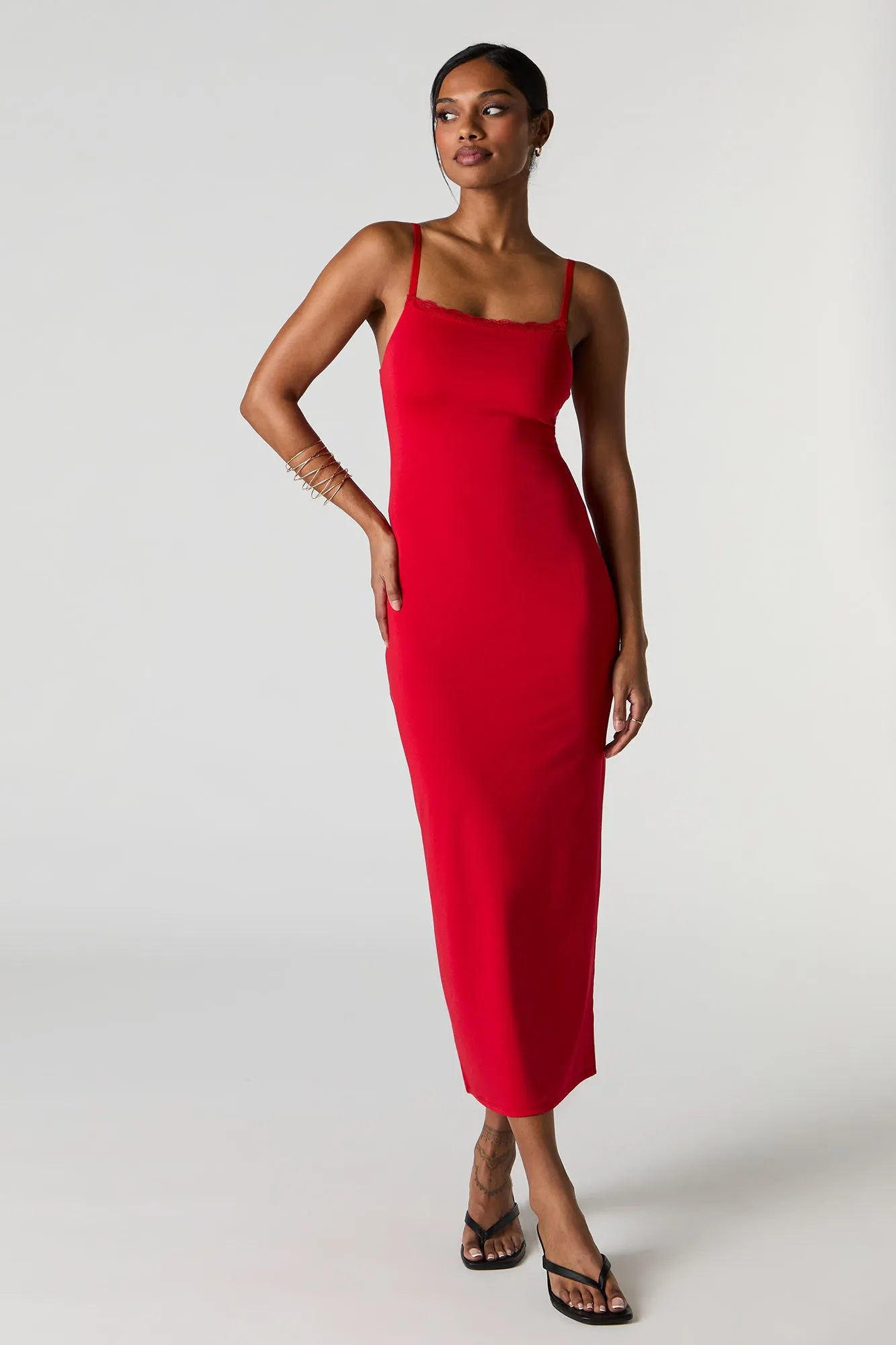 Robe midi profilée avec liséré de dentelle